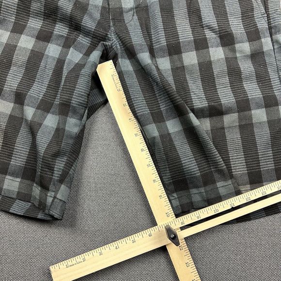 Travis Mathew Golf Shorts Mens Size 34 Black Gray Color Flat Front Casual‎ Strip - Picture 12 of 12